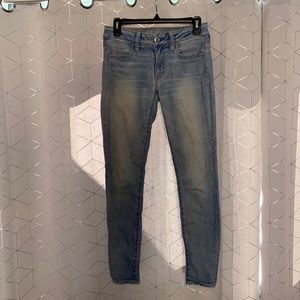 American Eagle light wash jean, size 4